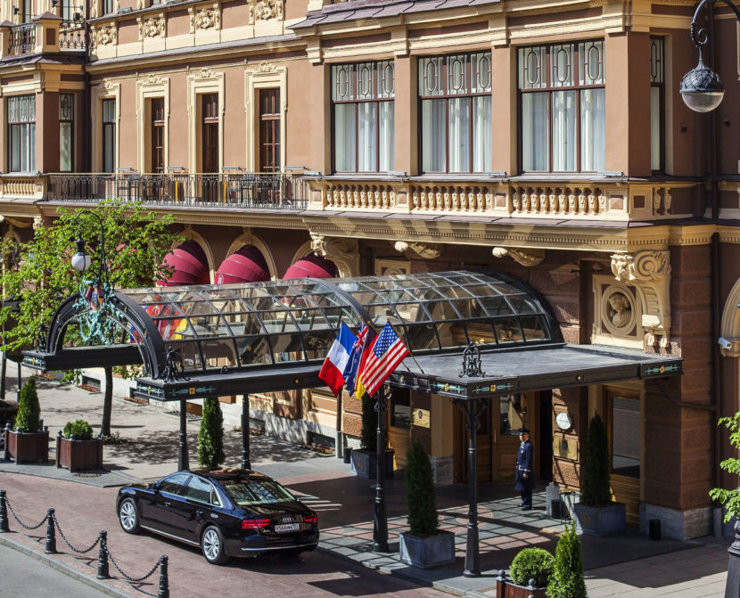 Удивите гостей вечера кондитерскими изысками от Гранд отеля Европа Отель_Европа