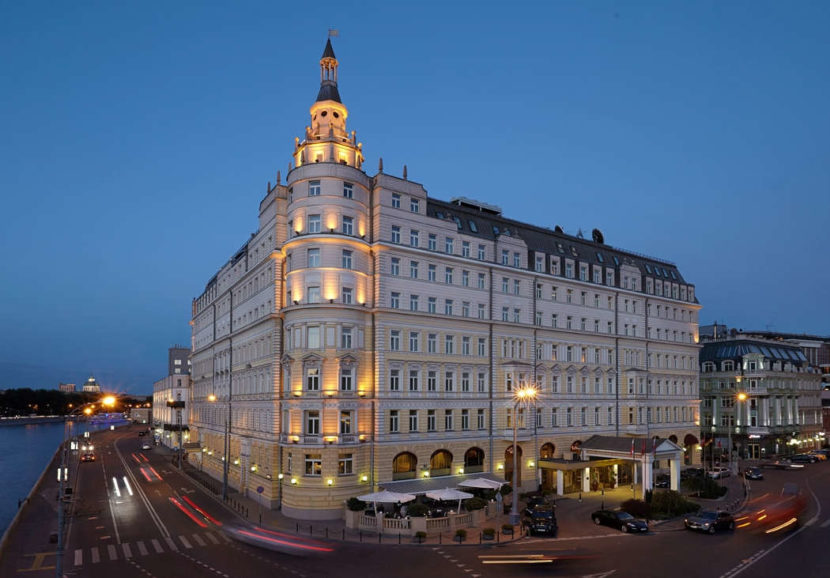 Прекрасное начало семейной жизни в «Балчуг Кемпински» Exterior_NIGHT_