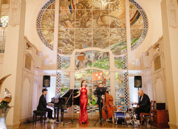 Празднуем 8 марта в старейшем российском отеле класса люкс – петербургском Гранд Отеле Европа 1