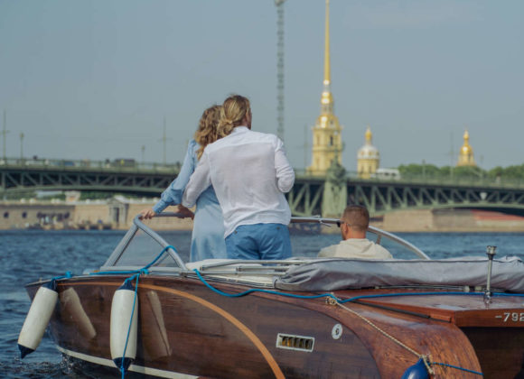 320-я весна Петербурга с Гранд Отелем Европа pexels-boat-5-2-1