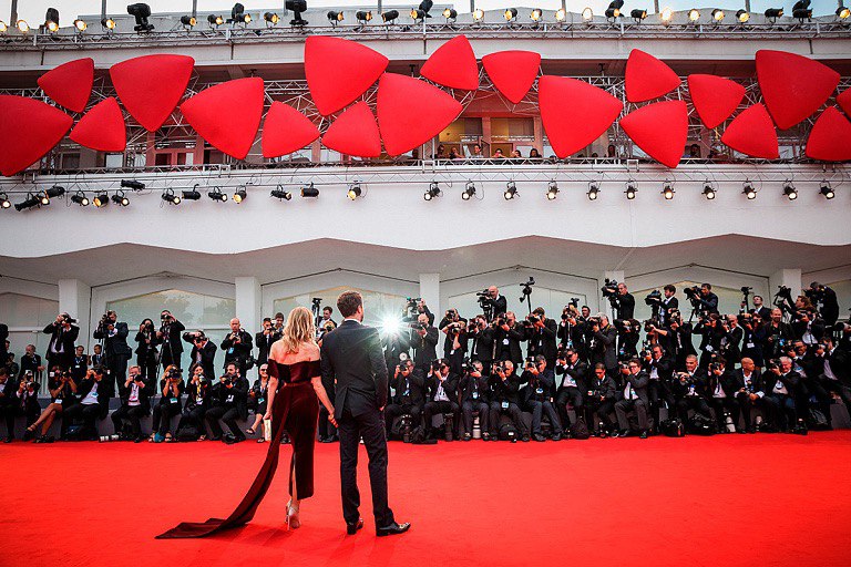 Лучшие образы звёзд с Венецианского кинофестиваля 2024 5402070785734076120