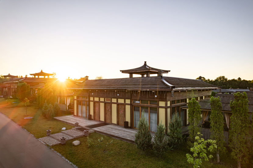 Свадьба за городом: Sunrise Village предлагает провести праздник в формате wedding weekend Sunrise_Village_drone_jule_26_003